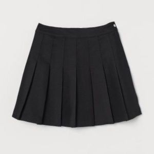 High-Waisted Black Pleated Skirt. Size S. H&M. Excellent condition